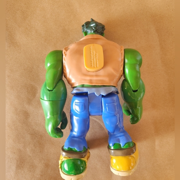 Spider-Man & Friends Wolverine w/ Battle‎ Gear 6" & Hulk 7" Action Figures 2006 - Picture 2 of 12